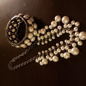Pearl necklace & matching bracelet